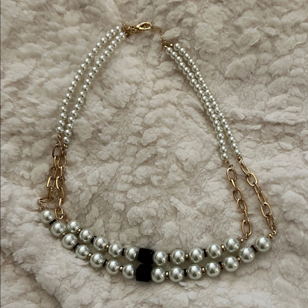 Elegant Pearl and Gold Necklace and matching earrings